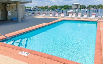 Palm Court Yacht Club 604 3