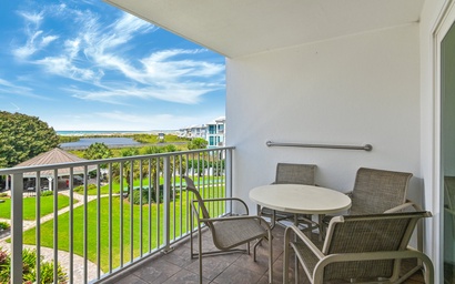 The Islander 314 Dolphin Cove 2