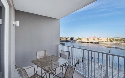 Laketown Wharf 116 2