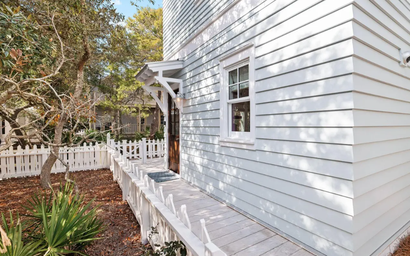 Sea La Vie Seaside Carriage House