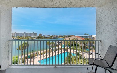 Dolphin Point #404C 2