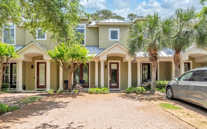 Gulf Place Courtyard 73