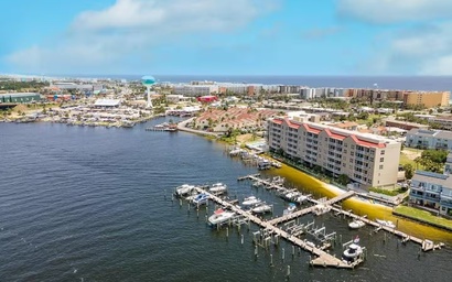 Palm Court Yacht Club 604 5