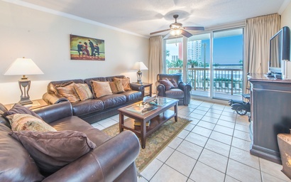 Pelican Beach Resort 213 8