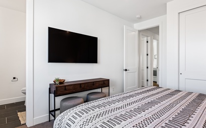 The Sapphire Blanc 26