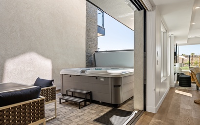 The Sapphire Blanc 5