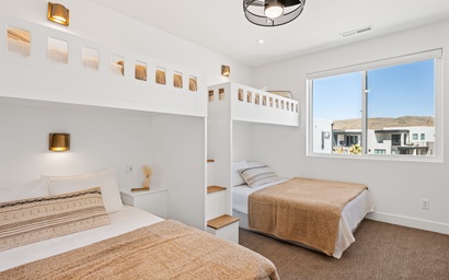 The Sapphire Blanc 44