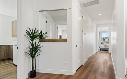 The Sapphire Blanc 34