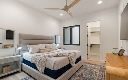 Lula Bay Lagoon House 19