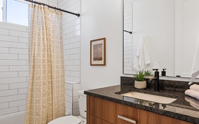 The Sapphire Blanc 32