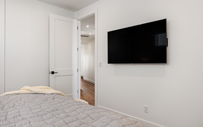 The Sapphire Blanc 31