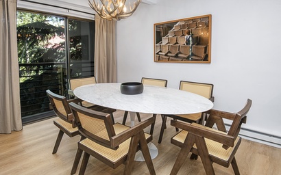 Vail International 211 6