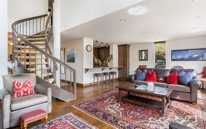Vantage Point Condo 304 5