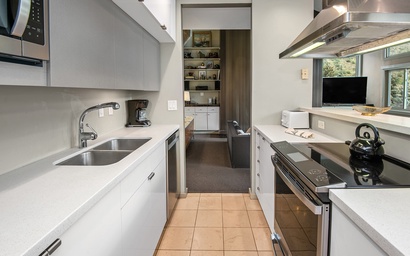 Vantage Point Condo 601 10