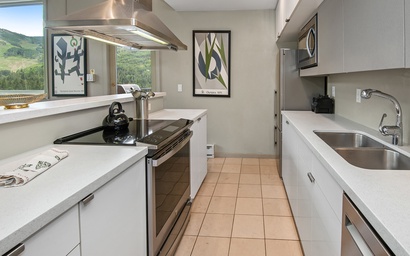 Vantage Point Condo 601 9