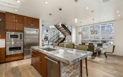 HQ 4