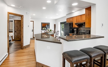 Vantage Point Condo 502 5