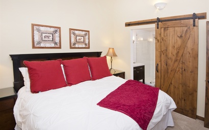 Vantage Point Condo 411 10