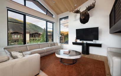 Golden Peak Penthouse 4