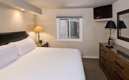 Vantage Point Condo 105 8