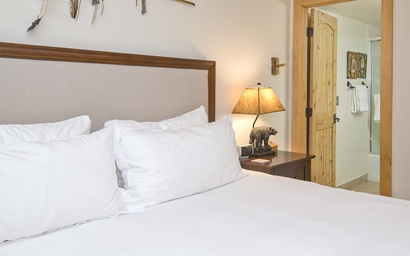 Village Center 1E 10