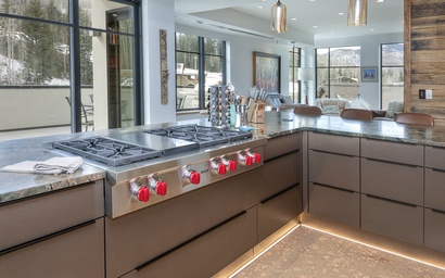 Golden Peak Penthouse 10