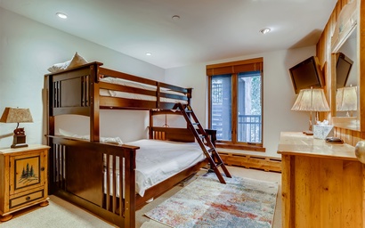 Village Center 4J 10