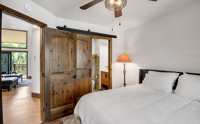 Vantage Point Condo 502 10