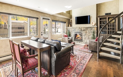 Vantage Point Condo 304 5