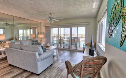 Land's End 4-406 Bay Front