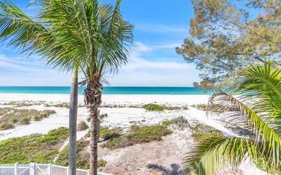 Hidden Treasure Beach House 4