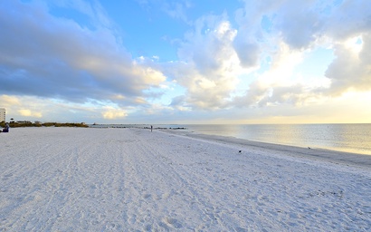 Land's End 1-203 Pool View