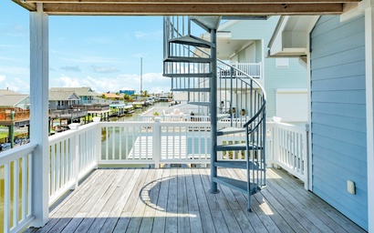 Discovery Bayhouse 8