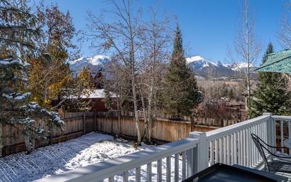 345 Rainbow Court : 2 4