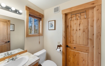 241 North Side Circle, Unit A : 2 10