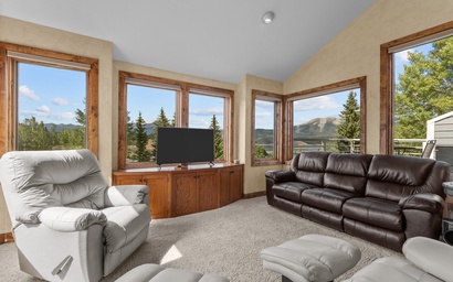 374 Ensign Dr. Unit B