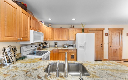 241 North Side Circle, Unit A : 2 8