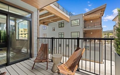 Skywalk Flat #204W 10