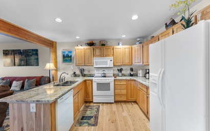 241 North Side Circle, Unit A : 2 7