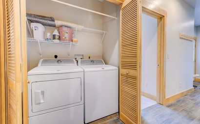 Cabins in the Pines #2 : 150,2 10