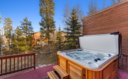 241 North Side Circle, Unit A : 2 2
