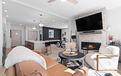 Skywalk Flat #204W 4