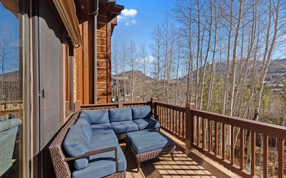 223 Caravelle Drive: 3 9
