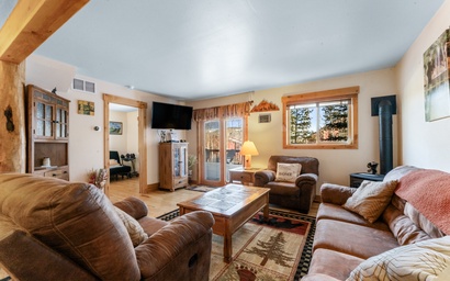 241 North Side Circle, Unit A : 2