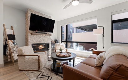 Skywalk Flat #204W