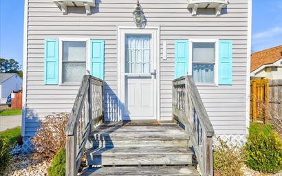 Ava's Beach Cottage 3