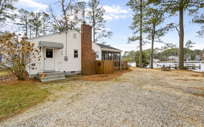 Waterfront Vintage Cottage