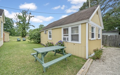 Dolly's Place 6 2