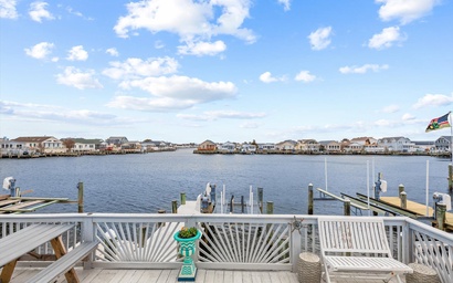 Lola B's Bayside Bungalow