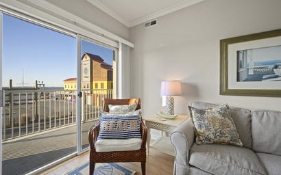 Mariners Watch 104 3